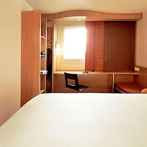 Hotel Ibis Airport ***